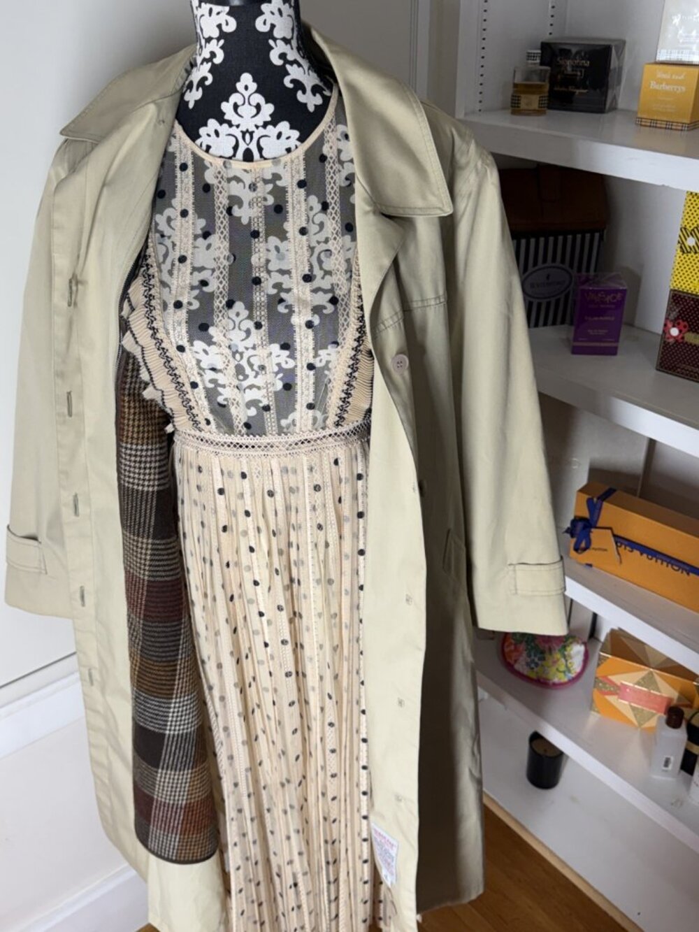 VINTAGE - London Fog Trench Coat Women 12 Petite With Zip Out Lining Lovely Belt